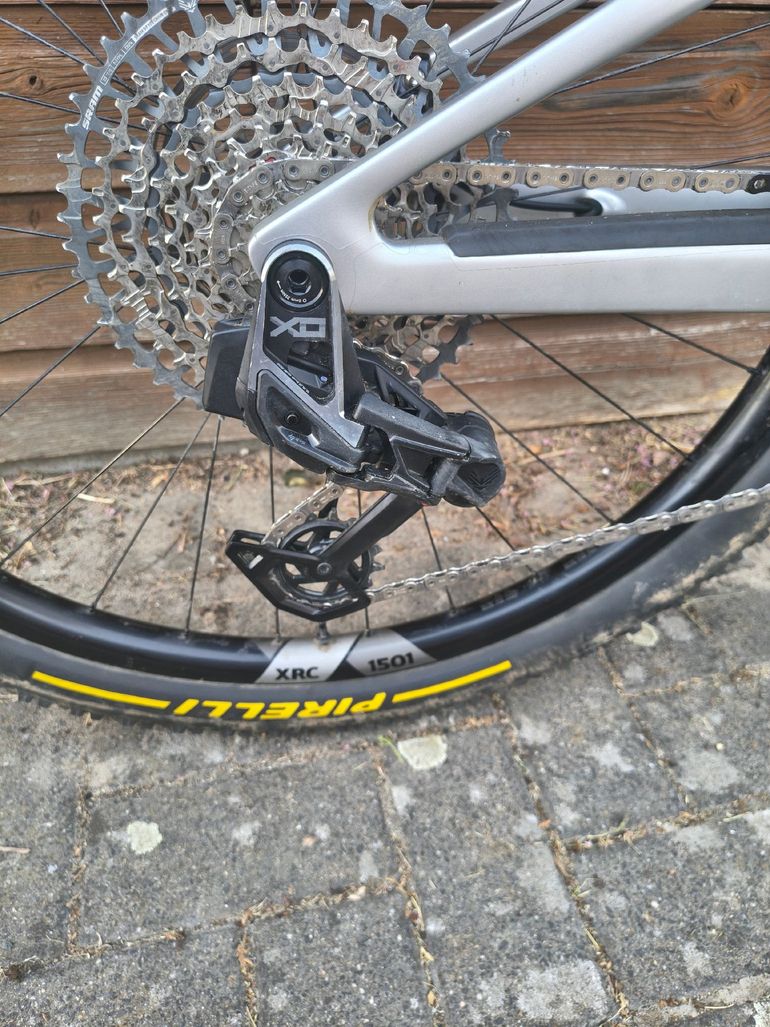 Gebrauchtes Canyon Lux Trail CF 9 2025 2025 Mountainbike, Hellgrau — Bild 7 von 13