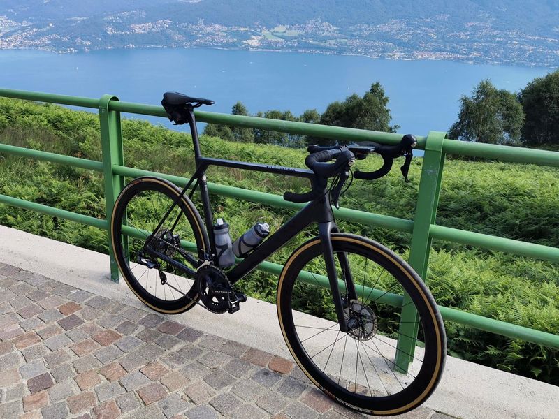 Canyon Ultimate CF SL Disc 8.0 2018 2018 Road & Gravel d'occasion