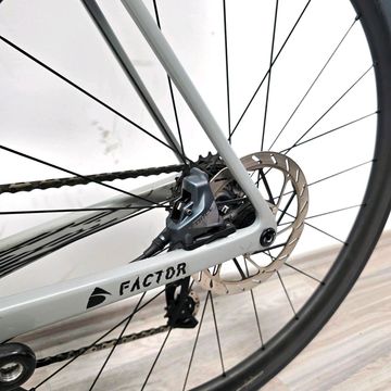 Used FACTOR O2 Disc 2024 Road & Gravel, Light Gray — image 10 of 30