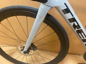 Used Trek Domane Shimano Ultegra Di2 2023 Road & Gravel, Light Gray — image 8 of 12