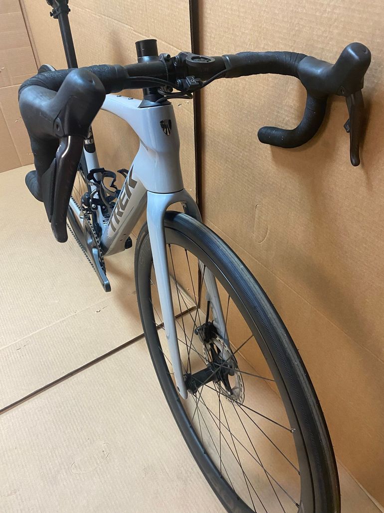 Used Trek Domane Shimano Ultegra Di2 2023 Road & Gravel, Light Gray — image 6 of 12
