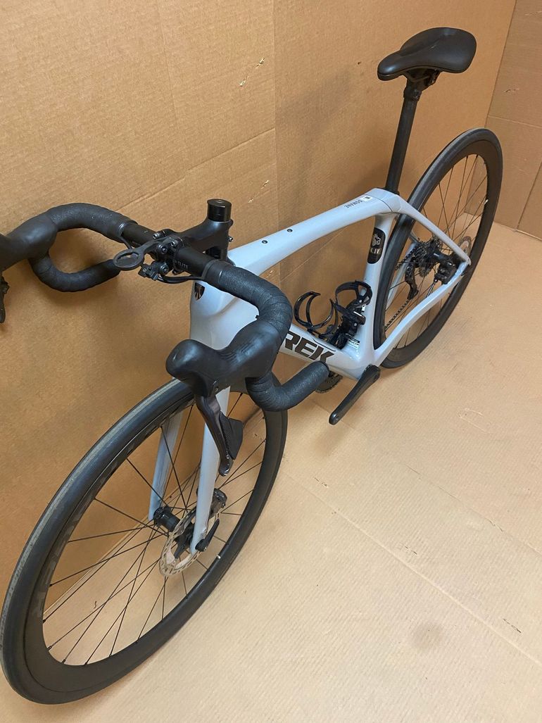 Used Trek Domane Shimano Ultegra Di2 2023 Road & Gravel, Light Gray — image 10 of 12