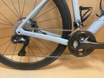 Used Trek Domane Shimano Ultegra Di2 2023 Road & Gravel, Light Gray — image 3 of 12