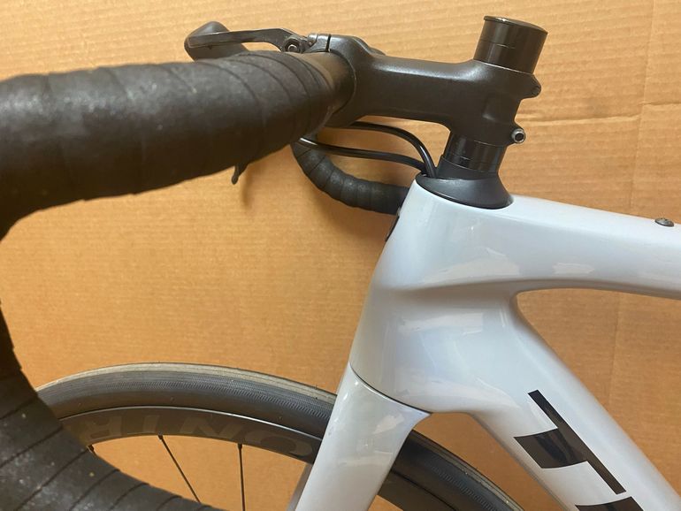 Used Trek Domane Shimano Ultegra Di2 2023 Road & Gravel, Light Gray — image 9 of 12