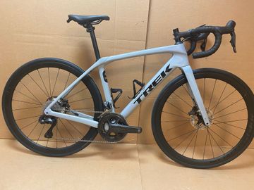 Used Trek Domane Shimano Ultegra Di2 2023 Road & Gravel, Light Gray — image 2 of 12