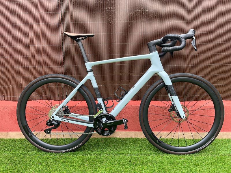Używany Scott Addict Shimano 105 Di2 2025 Road & Gravel