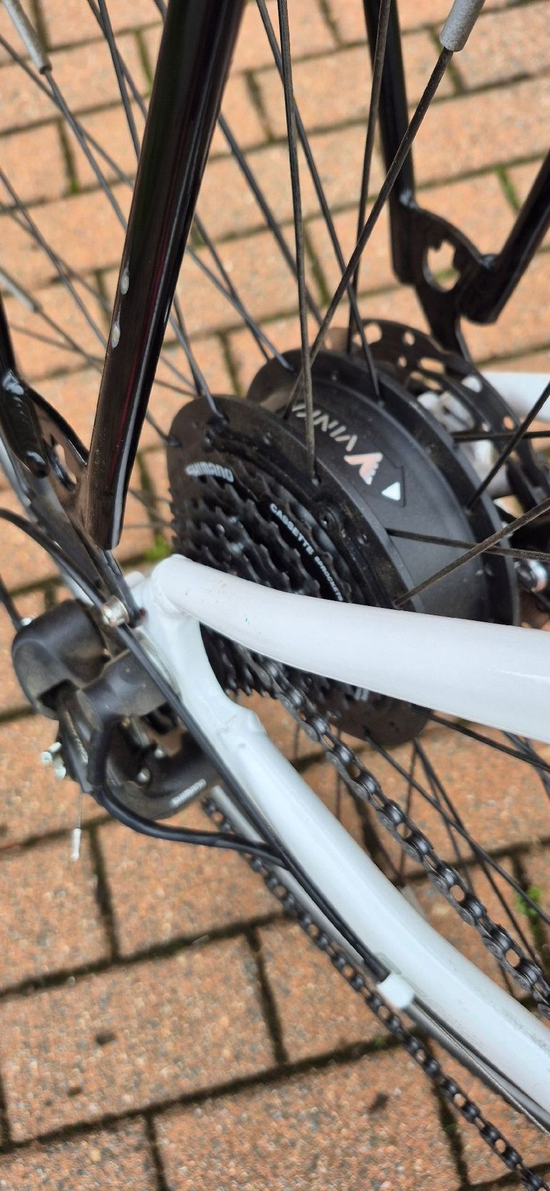 Adore E-Bike Other Shimano 2025 Urban usato, Bianco — immagine 3 di 9