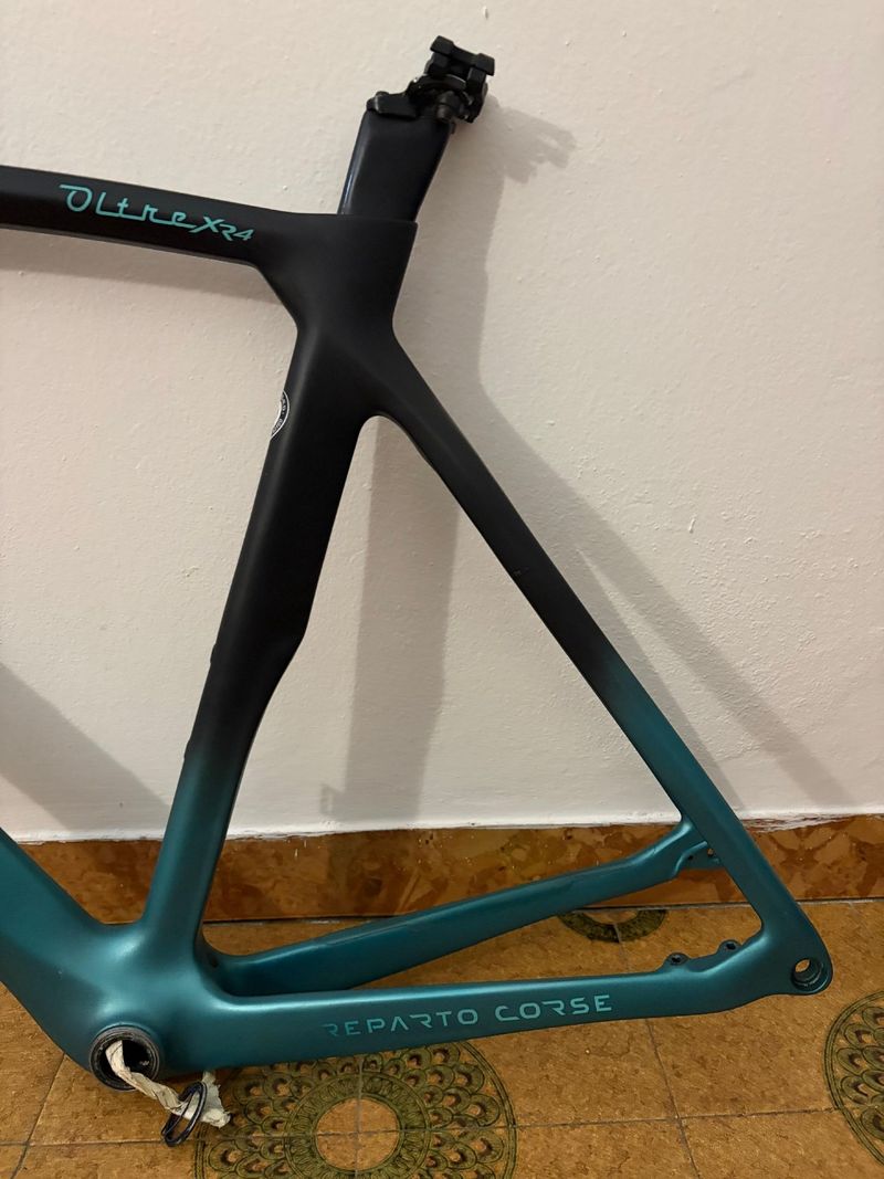 Used Bianchi Oltre XR4 Red eTap AXS 2024 Frameset 2024 Road & Gravel