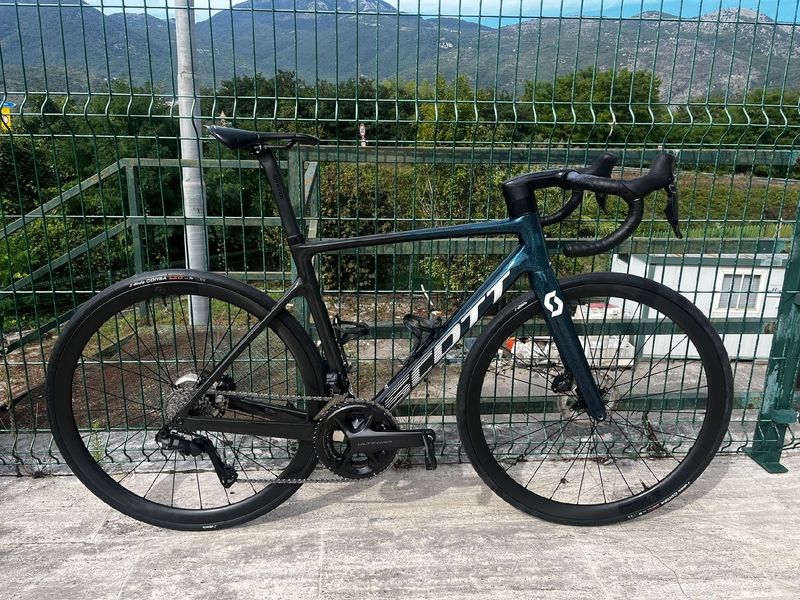 Použité Scott Addict RC Shimano Ultegra Di2 (12 speed) 2022 Road & Gravel
