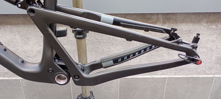 Santa Cruz Bronson CC 2016 Talla L Frameset 2016 Mountainbike usato, Nero — immagine 7 di 12