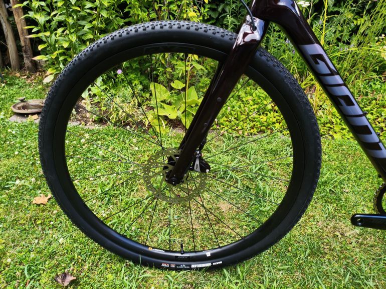 Używany Giant Revolt Advanced 1 2023 2023 Road & Gravel — zdjęcie 9 z 12