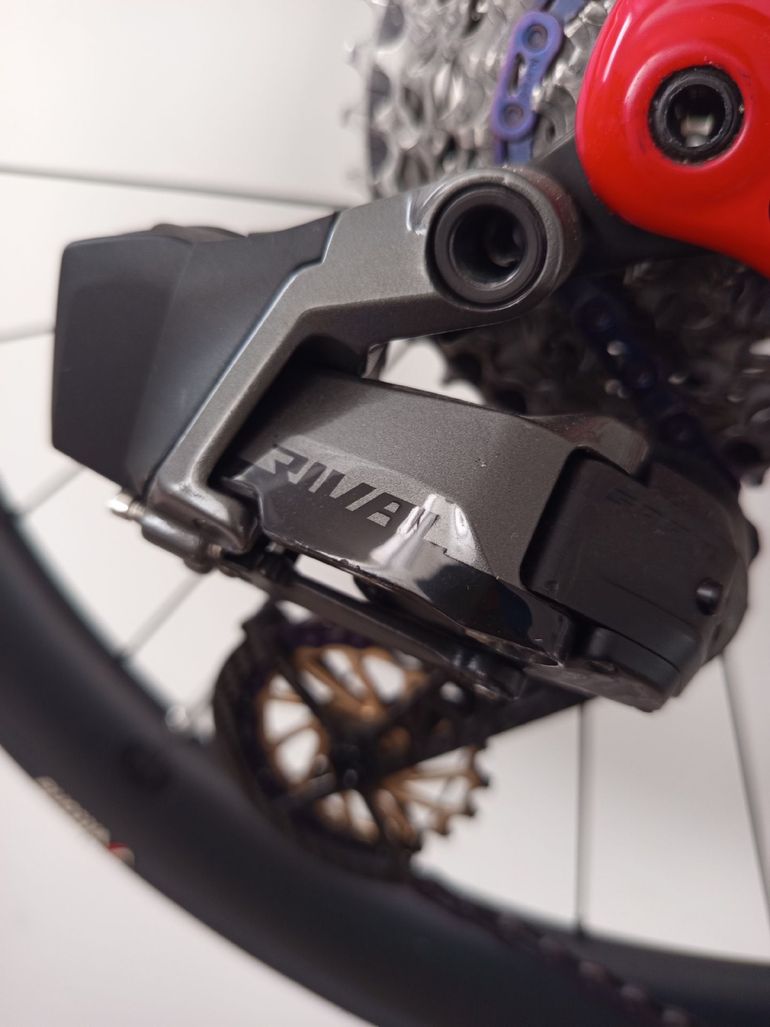 Used Specialized Tarmac SRAM Rival eTap AXS 2020 Road & Gravel, Red — image 11 of 13