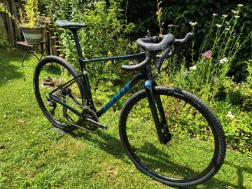 Tweedehands Giant Revolt Advanced 2 2022 2022 Road & Gravel — afbeelding 2 van 11