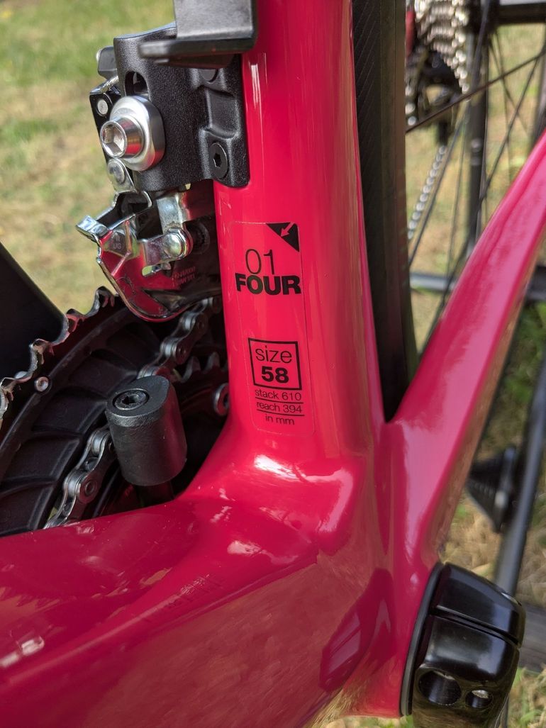 Použité BMC Roadmachine 01 FOUR 2023 2023 Road & Gravel — obrázek 4 z 20