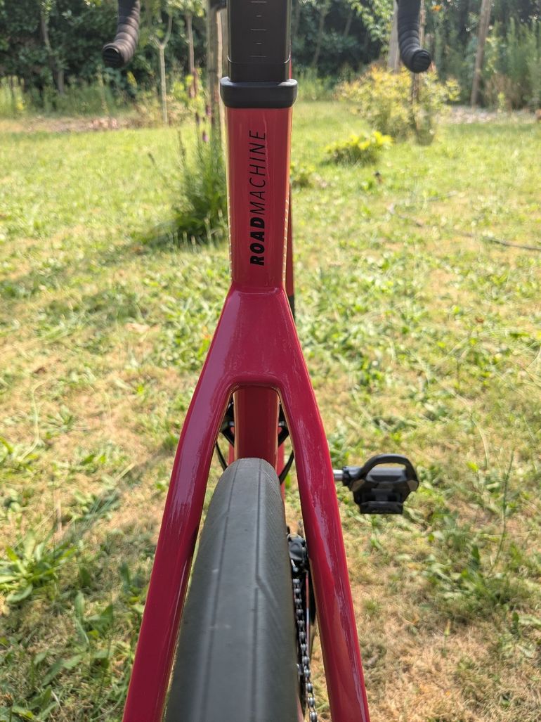 Použité BMC Roadmachine 01 FOUR 2023 2023 Road & Gravel — obrázek 8 z 20