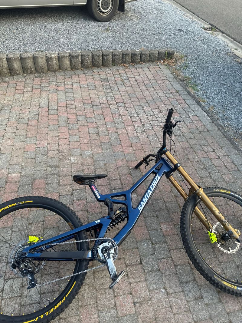 Used Santa Cruz V10 DH X01 2027 2027 MTB