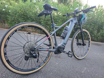 Used LOMBARDO Custom SRAM Force eTap AXS 2021 Mountainbike, Light Gray — image 2 of 3