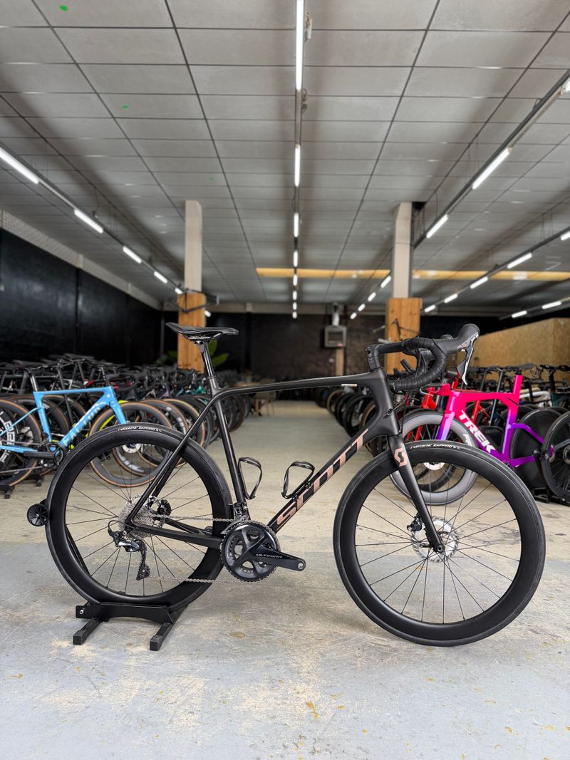 Used Scott Addict 10 disc carbon 2021 2021 Road & Gravel