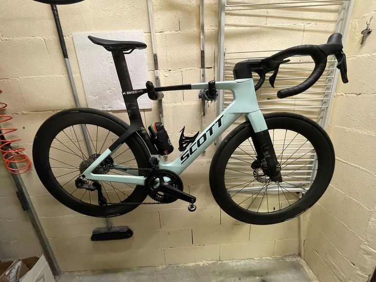 Used Scott foil Custom Shimano Ultegra Di2 2025 Road & Gravel, White — image 1 of 7
