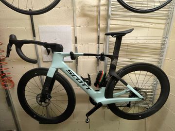 Used Scott foil Custom Shimano Ultegra Di2 2025 Road & Gravel, White — image 2 of 7