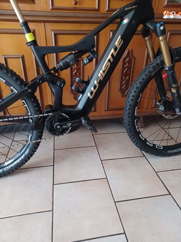Whistle Custom SRAM Rival eTap AXS 2023 Mountainbike usato, Nero — immagine 2 di 12