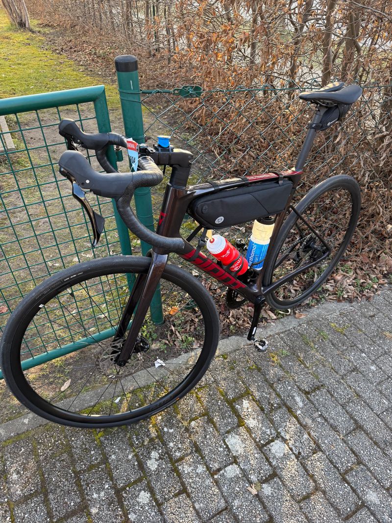 Used Giant Advanced 2 2024 Road & Gravel
