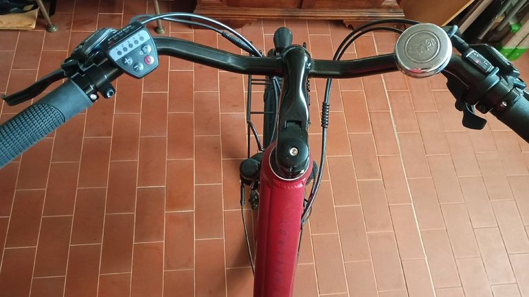 Gebrauchtes Brera Custom 2025 Urban, Rot — Bild 5 von 5