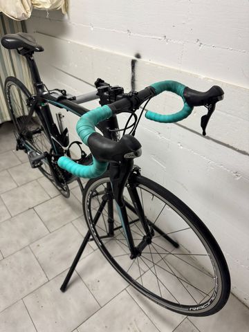 Bianchi Intenso 105 2016 2016 Road & Gravel usato, Nero — immagine 4 di 6