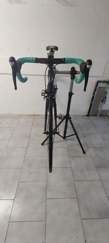 Bianchi Intenso 105 2016 2016 Road & Gravel usato, Nero — immagine 2 di 6