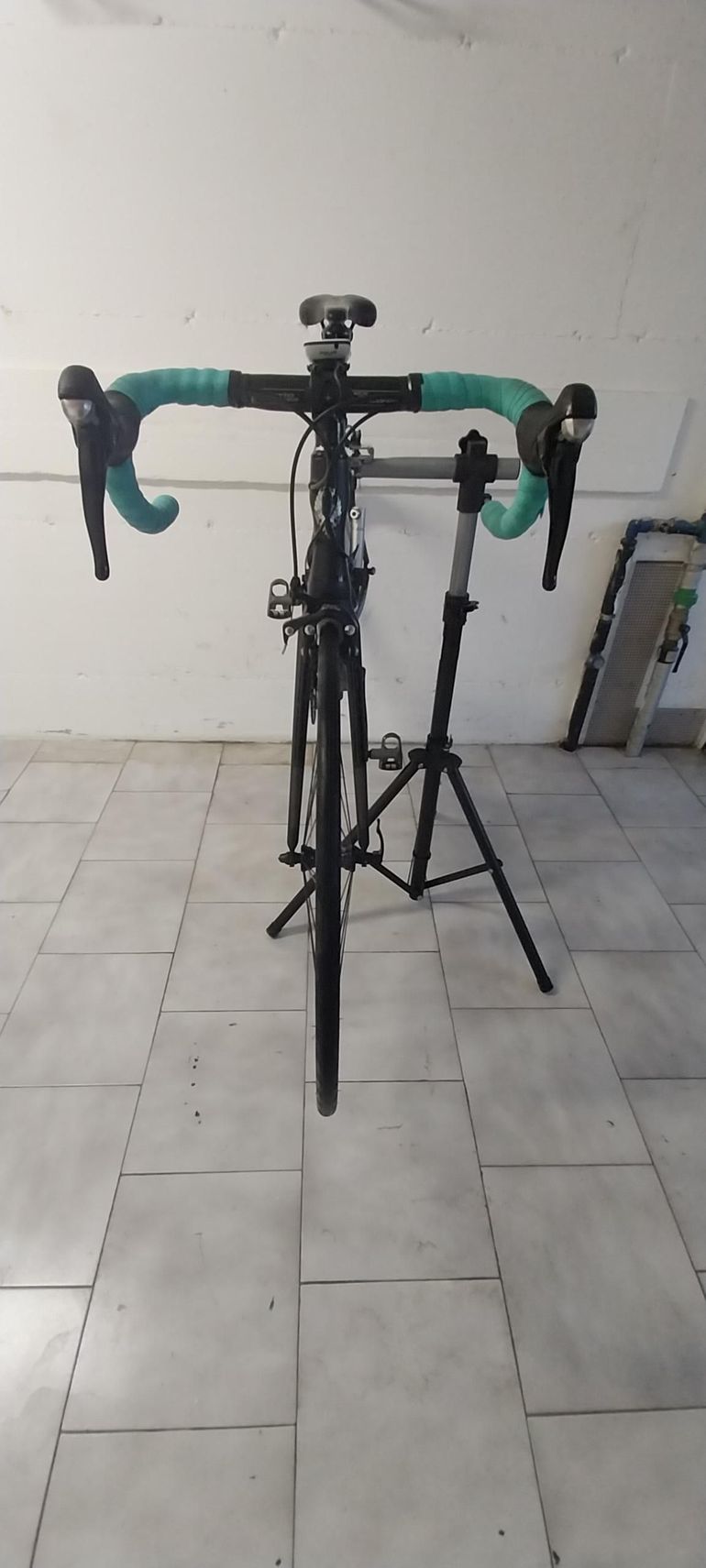 Bianchi Intenso 105 2016 2016 Road & Gravel usato, Nero — immagine 2 di 6