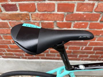 Used Bianchi Infinito CV Endurance Carbon/Shimano Ultegra/Fulcrum/Size 57 2021 Road & Gravel, Green — image 8 of 13