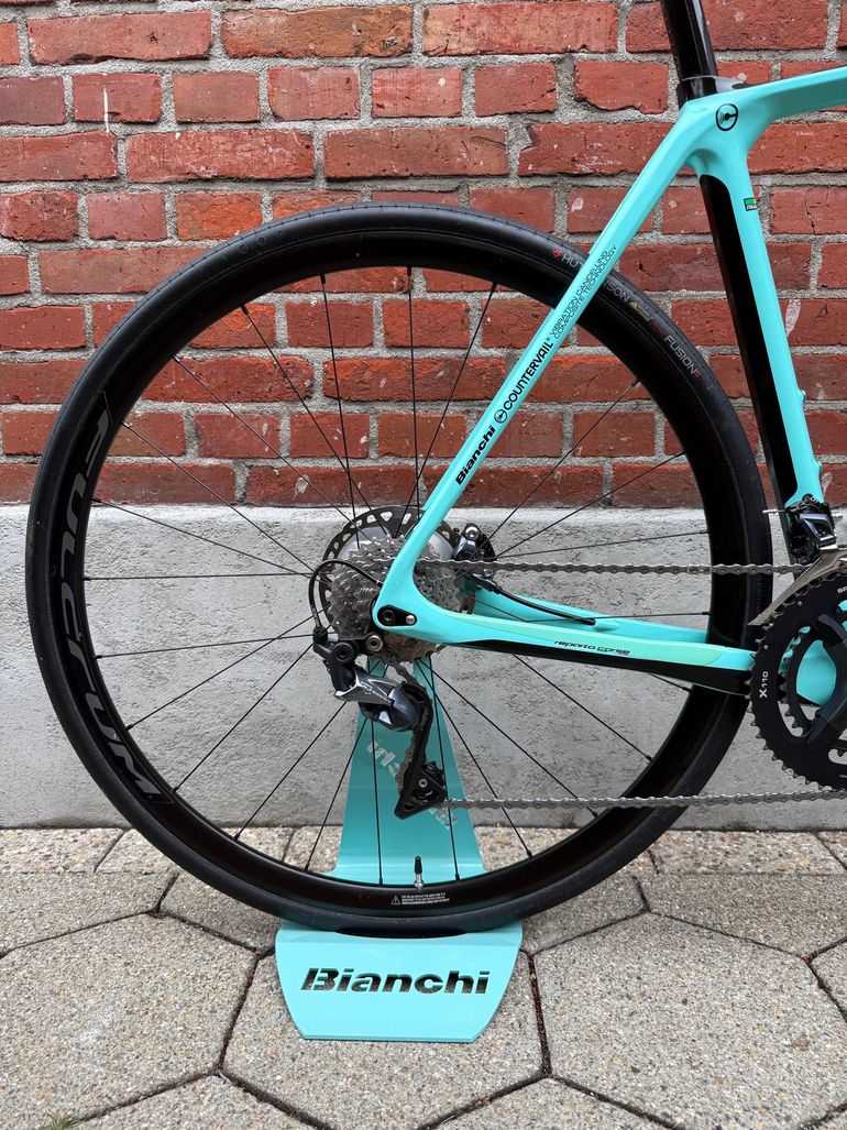 Used Bianchi Infinito CV Endurance Carbon/Shimano Ultegra/Fulcrum/Size 57 2021 Road & Gravel, Green — image 2 of 13