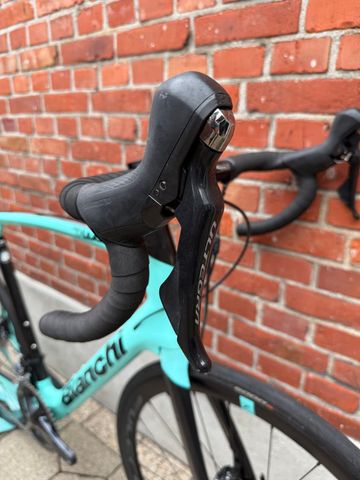 Used Bianchi Oltre XR3 CV Disc Carbon/Shimano Ultegra 2x11/Size 59/Good Condition! 2022 Road & Gravel, Green — image 5 of 15