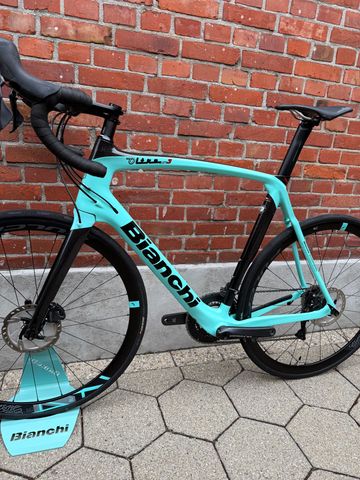Used Bianchi Oltre XR3 CV Disc Carbon/Shimano Ultegra 2x11/Size 59/Good Condition! 2022 Road & Gravel, Green — image 12 of 15