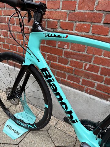 Used Bianchi Oltre XR3 CV Disc Carbon/Shimano Ultegra 2x11/Size 59/Good Condition! 2022 Road & Gravel, Green — image 14 of 15