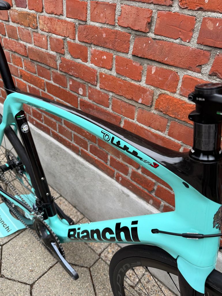 Used Bianchi Oltre XR3 CV Disc Carbon/Shimano Ultegra 2x11/Size 59/Good Condition! 2022 Road & Gravel, Green — image 8 of 15