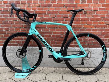 Used Bianchi Oltre XR3 CV Disc Carbon/Shimano Ultegra 2x11/Size 59/Good Condition! 2022 Road & Gravel, Green — image 11 of 15