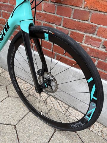 Used Bianchi Oltre XR3 CV Disc Carbon/Shimano Ultegra 2x11/Size 59/Good Condition! 2022 Road & Gravel, Green — image 4 of 15