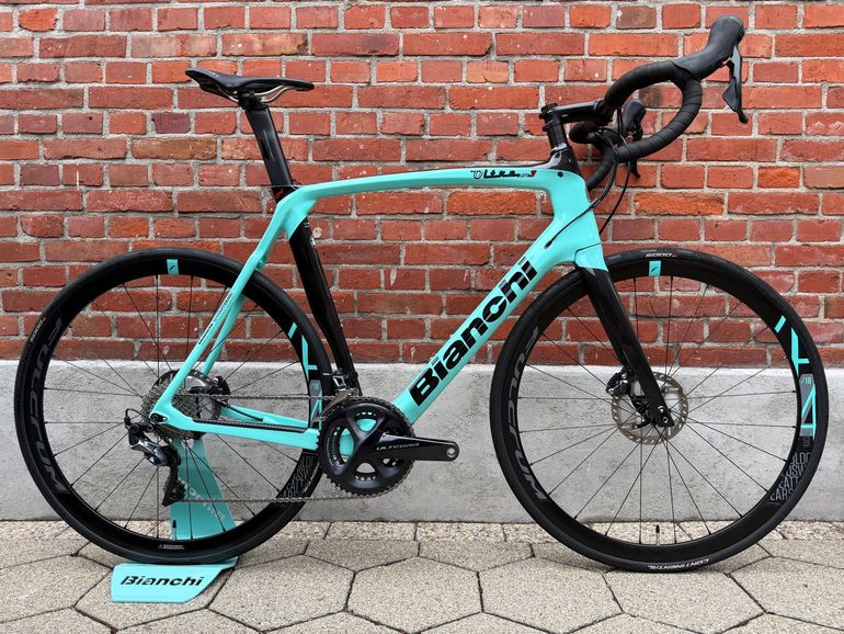 Used Bianchi Oltre XR3 CV Disc Carbon/Shimano Ultegra 2x11/Size 59/Good Condition! 2022 Road & Gravel, Green — image 1 of 15