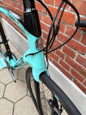 Used Bianchi Oltre XR3 CV Disc Carbon/Shimano Ultegra 2x11/Size 59/Good Condition! 2022 Road & Gravel, Green — image 6 of 15
