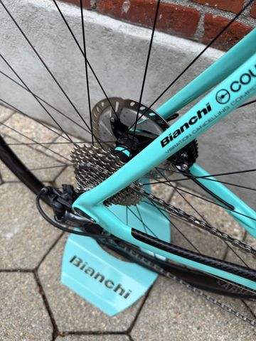 Used Bianchi Oltre XR3 CV Disc Carbon/Shimano Ultegra 2x11/Size 59/Good Condition! 2022 Road & Gravel, Green — image 10 of 15