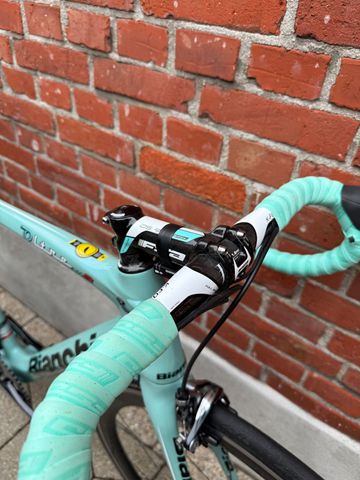 Used Bianchi Oltre XR 2 Carbon/Shimano Dura Ace Di2/Size 57/Team Lotto Jumbo 2018 Road & Gravel, Green — image 7 of 16