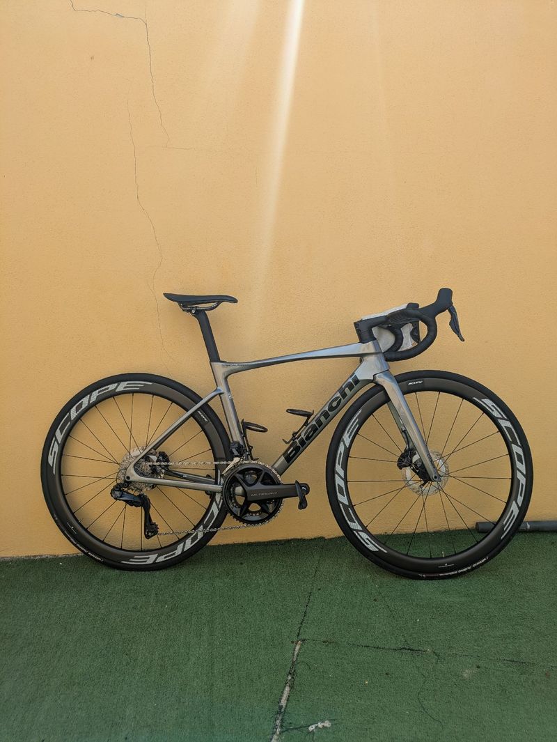 Použité Bianchi Specialissima COMP Ultegra Di2 2024 2024 Road & Gravel