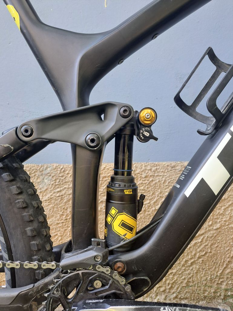 Trek Slash 9.7 29 2020 2020 Mountainbike usato, Nero — immagine 2 di 4
