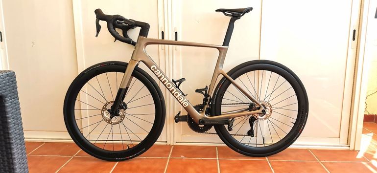 Cannondale SuperSix EVO 2 2024 2024 Road & Gravel usato, Grigio chiaro — immagine 2 di 10
