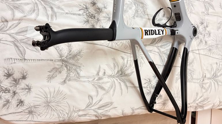 Used Ridley Falcn Rs Frameset S 2024, manillar integrado forza cirrus pro, rodamientos cerámicos pedalier, portabidones zefal, soporte garmin… 2024 Road & Gravel, Light Gray — image 10 of 10