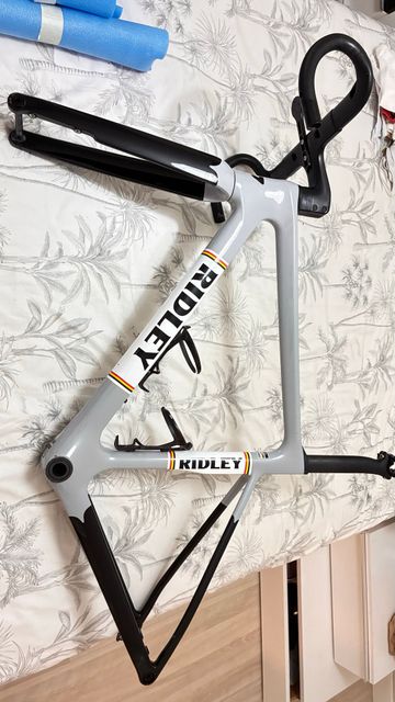 Used Ridley Falcn Rs Frameset S 2024, manillar integrado forza cirrus pro, rodamientos cerámicos pedalier, portabidones zefal, soporte garmin… 2024 Road & Gravel, Light Gray — image 8 of 10