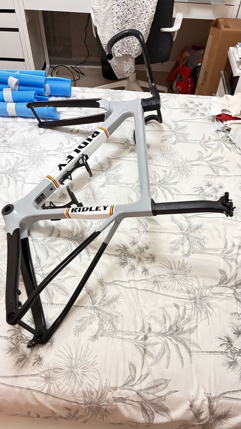Used Ridley Falcn Rs Frameset S 2024, manillar integrado forza cirrus pro, rodamientos cerámicos pedalier, portabidones zefal, soporte garmin… 2024 Road & Gravel, Light Gray — image 2 of 10