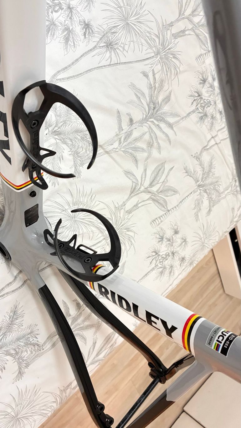 Used Ridley Falcn Rs Frameset S 2024, manillar integrado forza cirrus pro, rodamientos cerámicos pedalier, portabidones zefal, soporte garmin… 2024 Road & Gravel, Light Gray — image 6 of 10