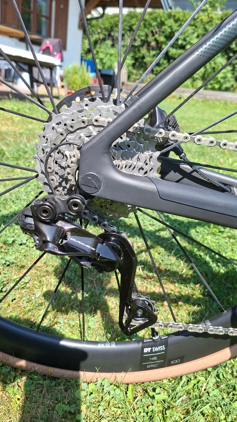 Canyon Endurace CFR Di2 2024 2024 Road & Gravel usato, Nero — immagine 8 di 9